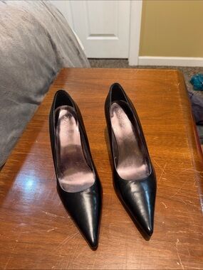 Maripe Black Leather Pointed-Toe Pumps